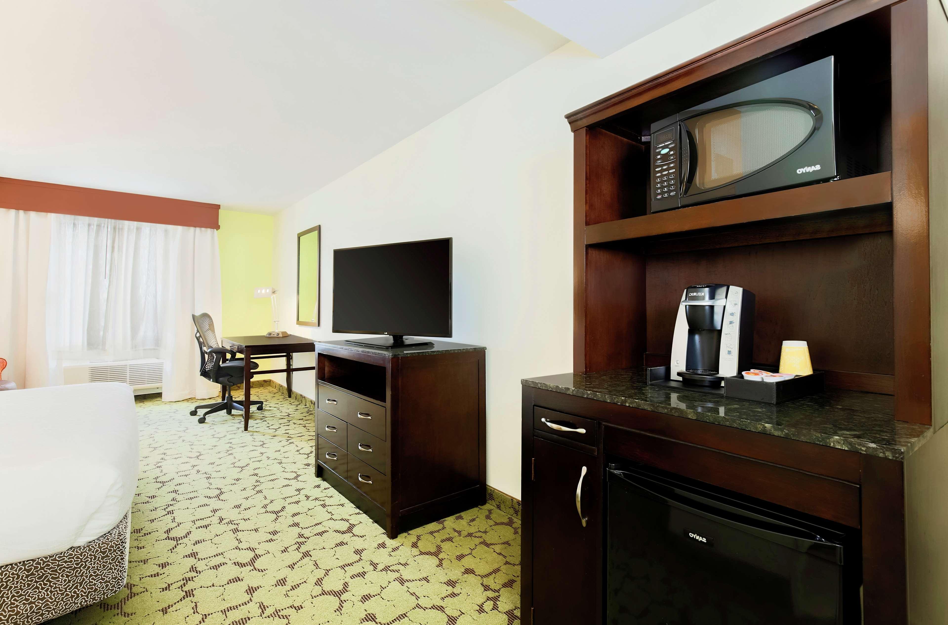 Hilton Garden Inn Dallas Льюисвилл Экстерьер фото
