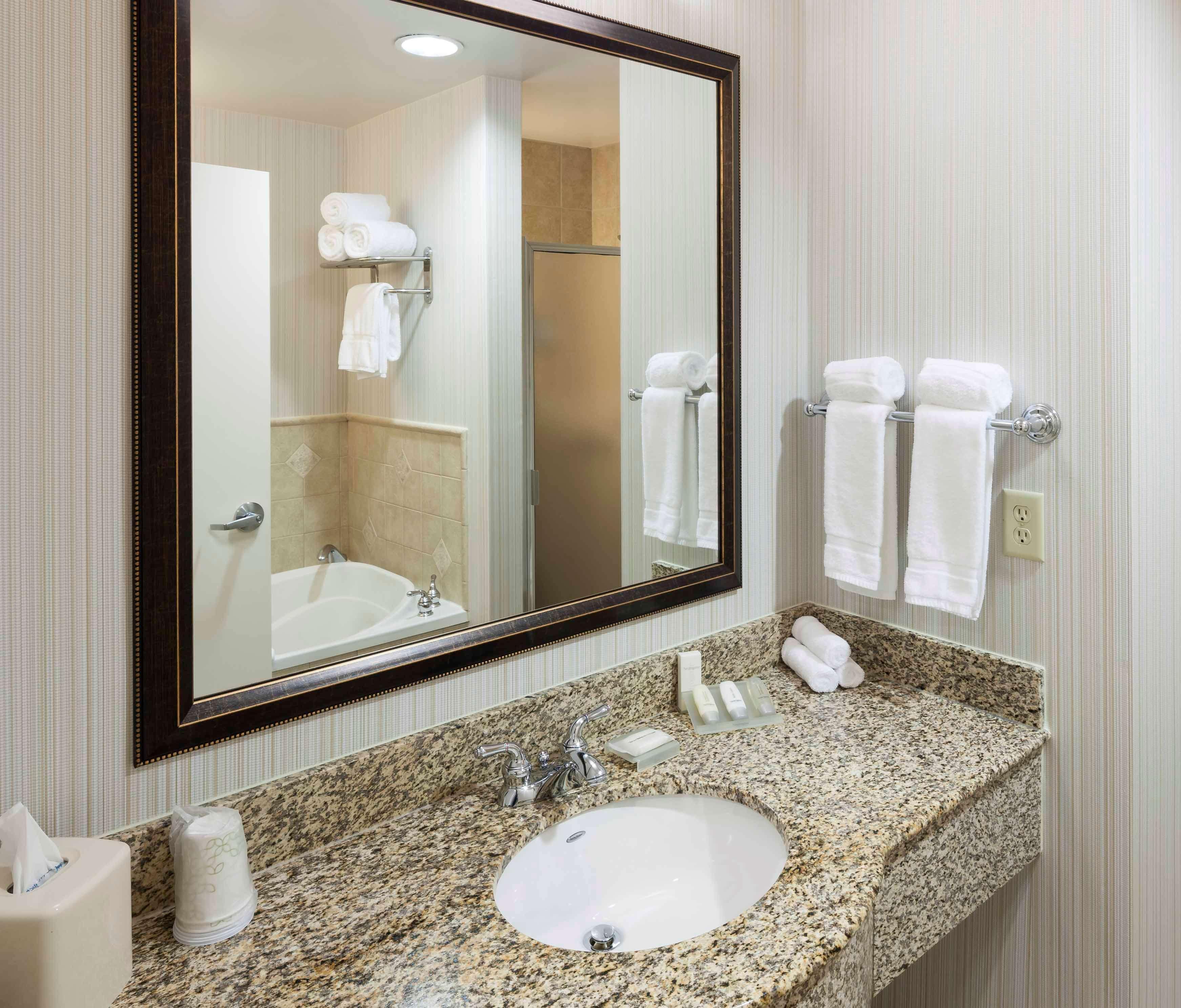 Hilton Garden Inn Dallas Льюисвилл Экстерьер фото