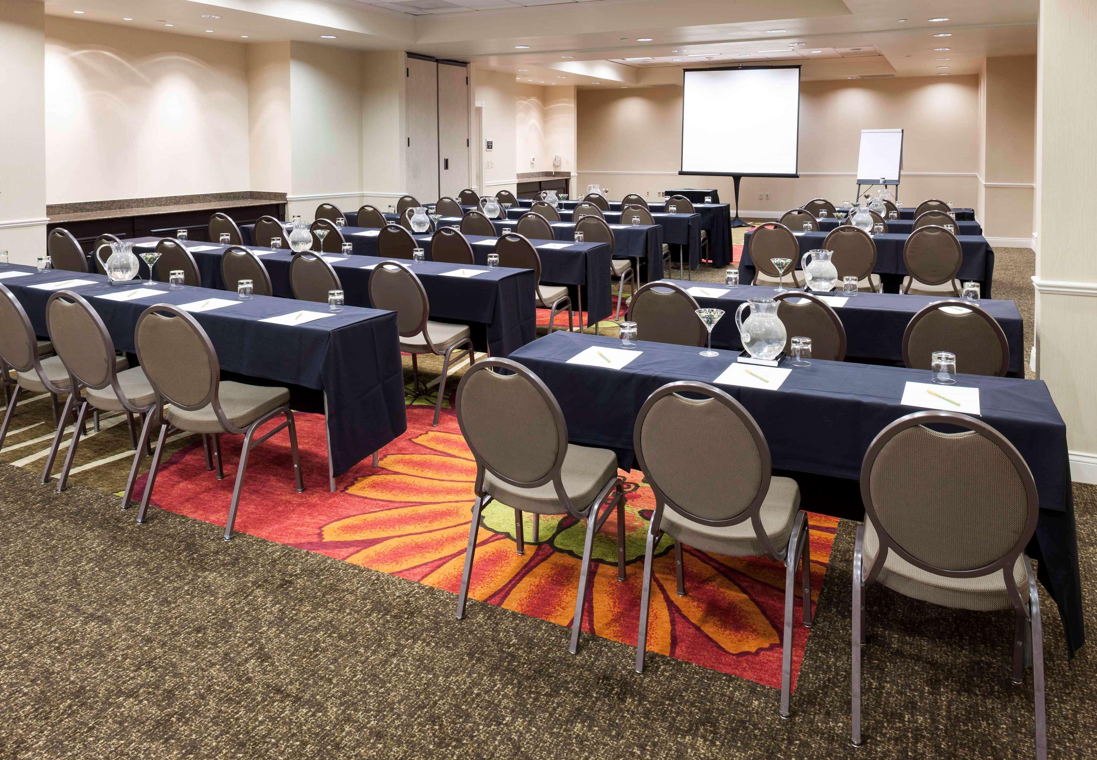 Hilton Garden Inn Dallas Льюисвилл Экстерьер фото