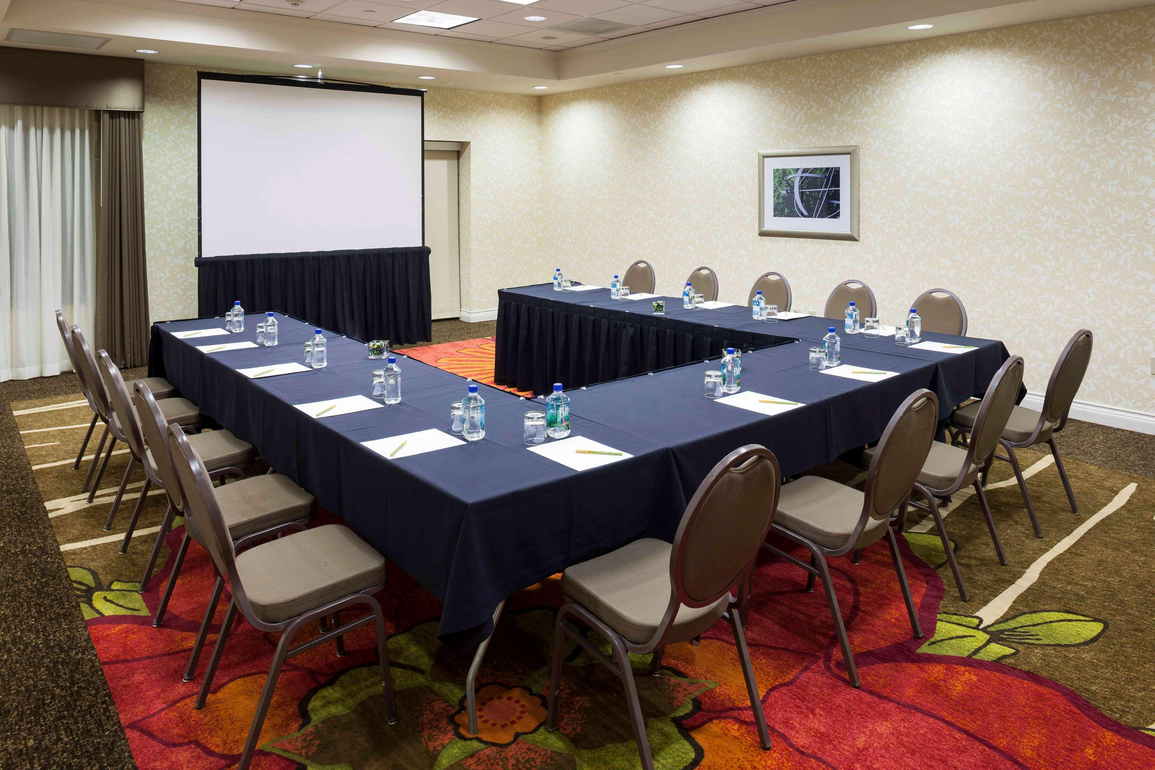 Hilton Garden Inn Dallas Льюисвилл Экстерьер фото