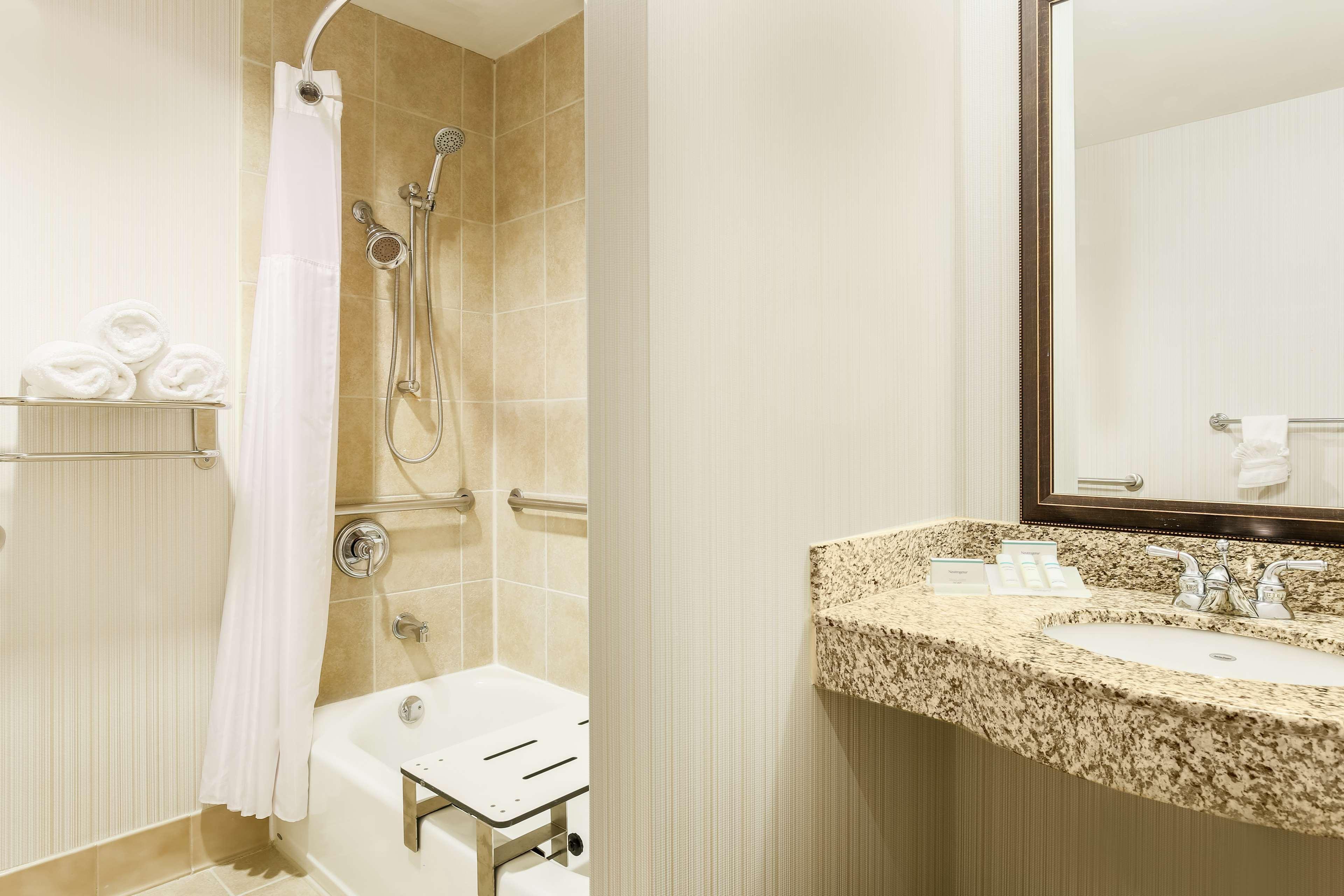 Hilton Garden Inn Dallas Льюисвилл Экстерьер фото