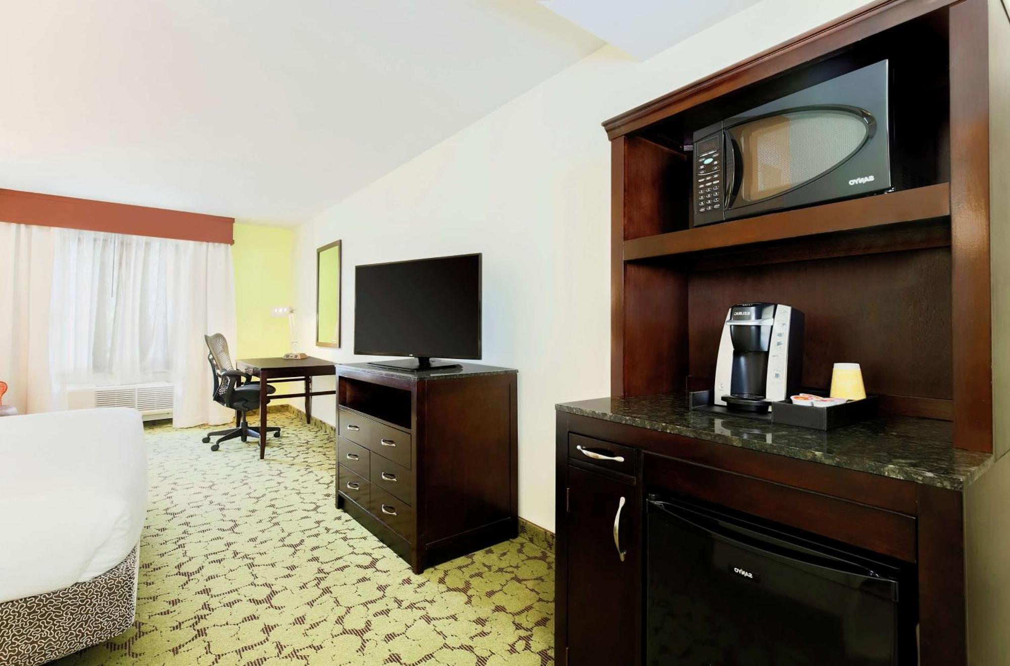 Hilton Garden Inn Dallas Льюисвилл Экстерьер фото
