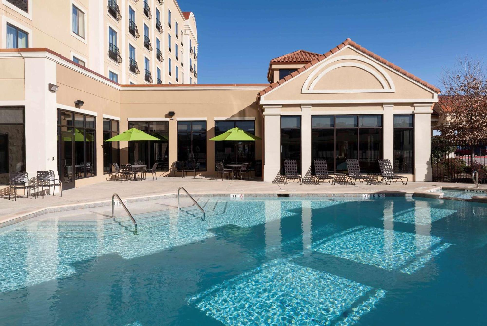Hilton Garden Inn Dallas Льюисвилл Экстерьер фото